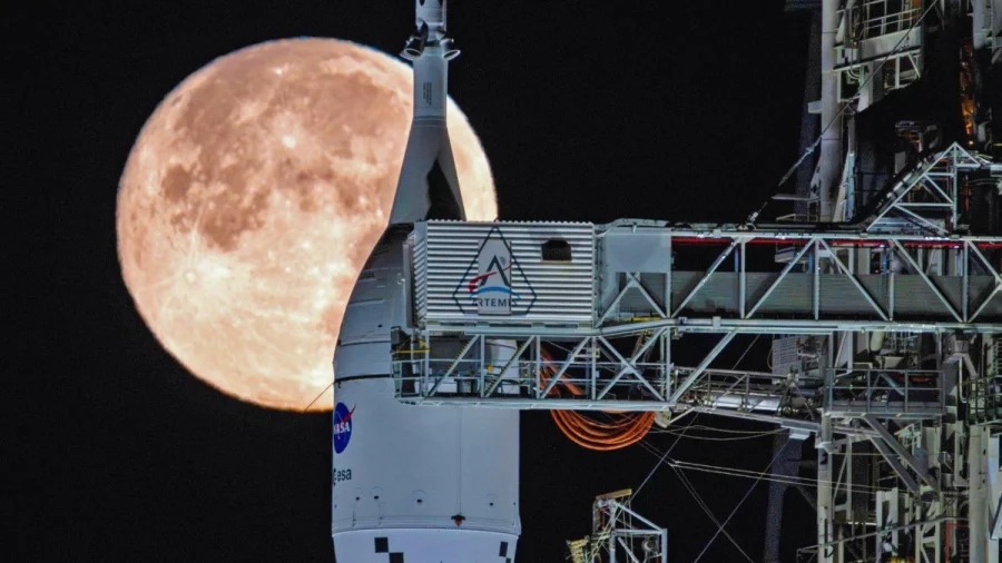 অর্ধশতক পর দ্বিতীয়বার চাঁদে যাচ্ছে মানুষ 