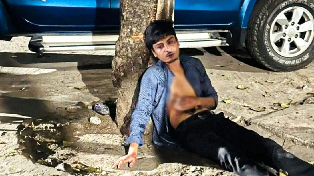 ছাত্রলীগ কর্মী অভিযোগ দিয়ে ঢাবি শিক্ষার্থীকে মারধর করে থানায় সোপর্দ করল ছাত্রশক্তি 