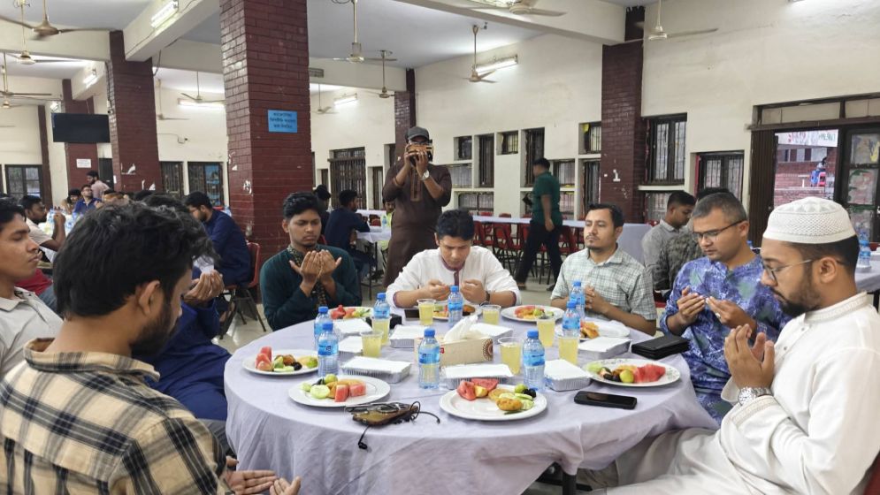 জাবিতে ভিন্ন মতাদর্শের চার ছাত্রসংগঠনের ইফতার মাহফিল