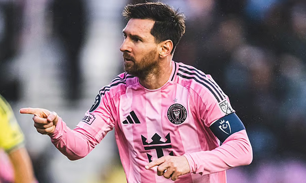 ৯০০ গোলের ম্যাজিক ফিগারে মেসি