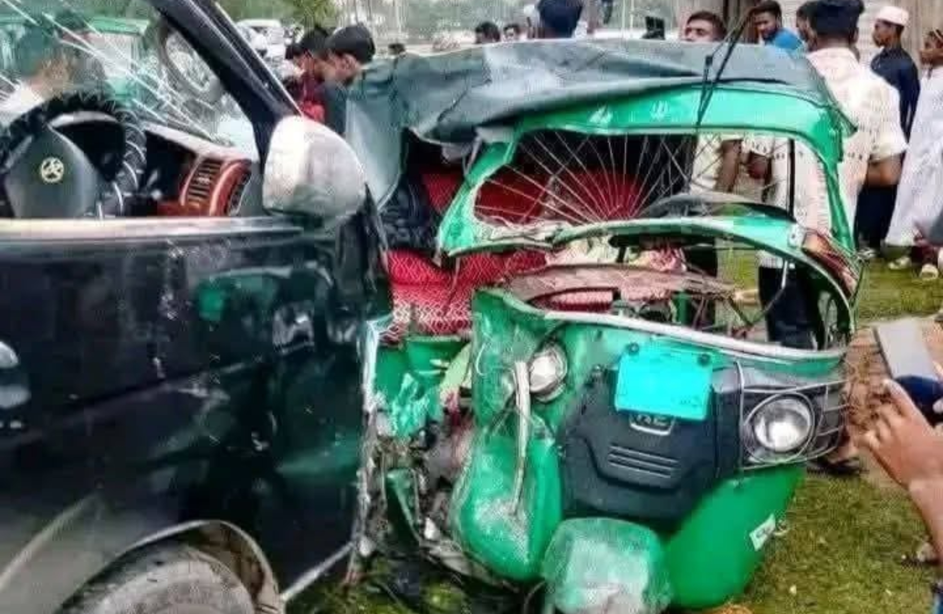 মৌলভীবাজারে মাইক্রোবাস ও সিএনজি মুখোমুখি সংঘর্ষে নিহত ৩ 