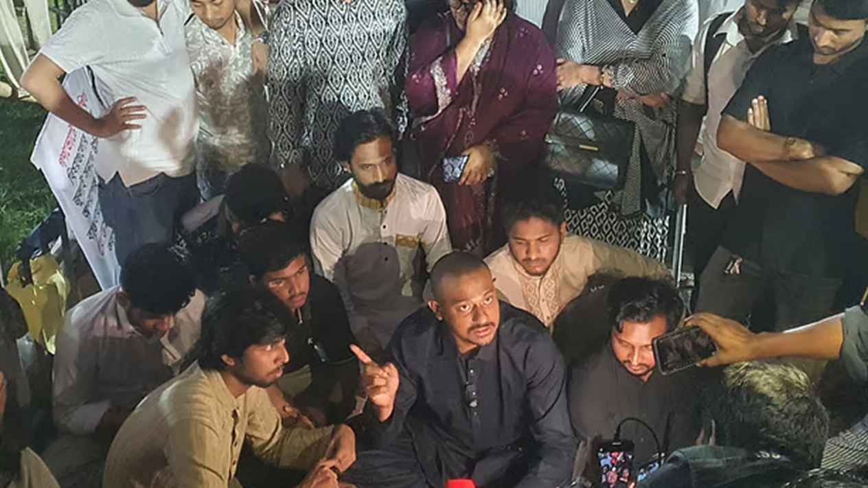 অনশনরত শিক্ষার্থীদের পাশে নাসীরুদ্দীন পাটওয়ারী, ব্যবস্থা পরিবর্তনের আহ্বান