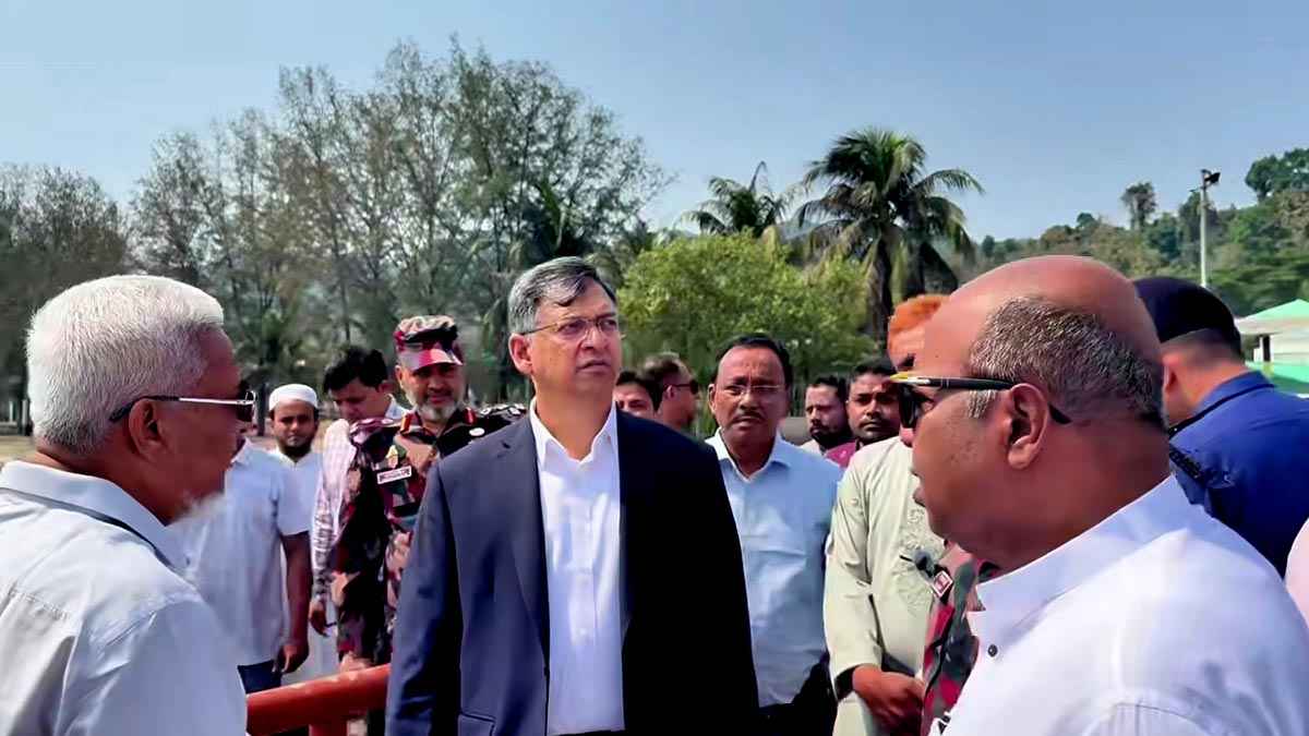 টেকনাফ স্থলবন্দর পরিদর্শনে স্বরাষ্ট্রমন্ত্রী: কার্যক্রম গতিশীল করার আশ্বাস
