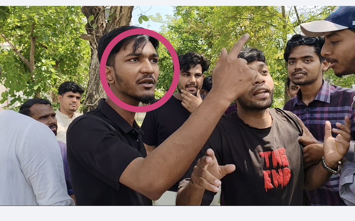 পাবিপ্রবিতে সিনিয়রের কলার ধরে থ্রেট দিলো জুনিয়র