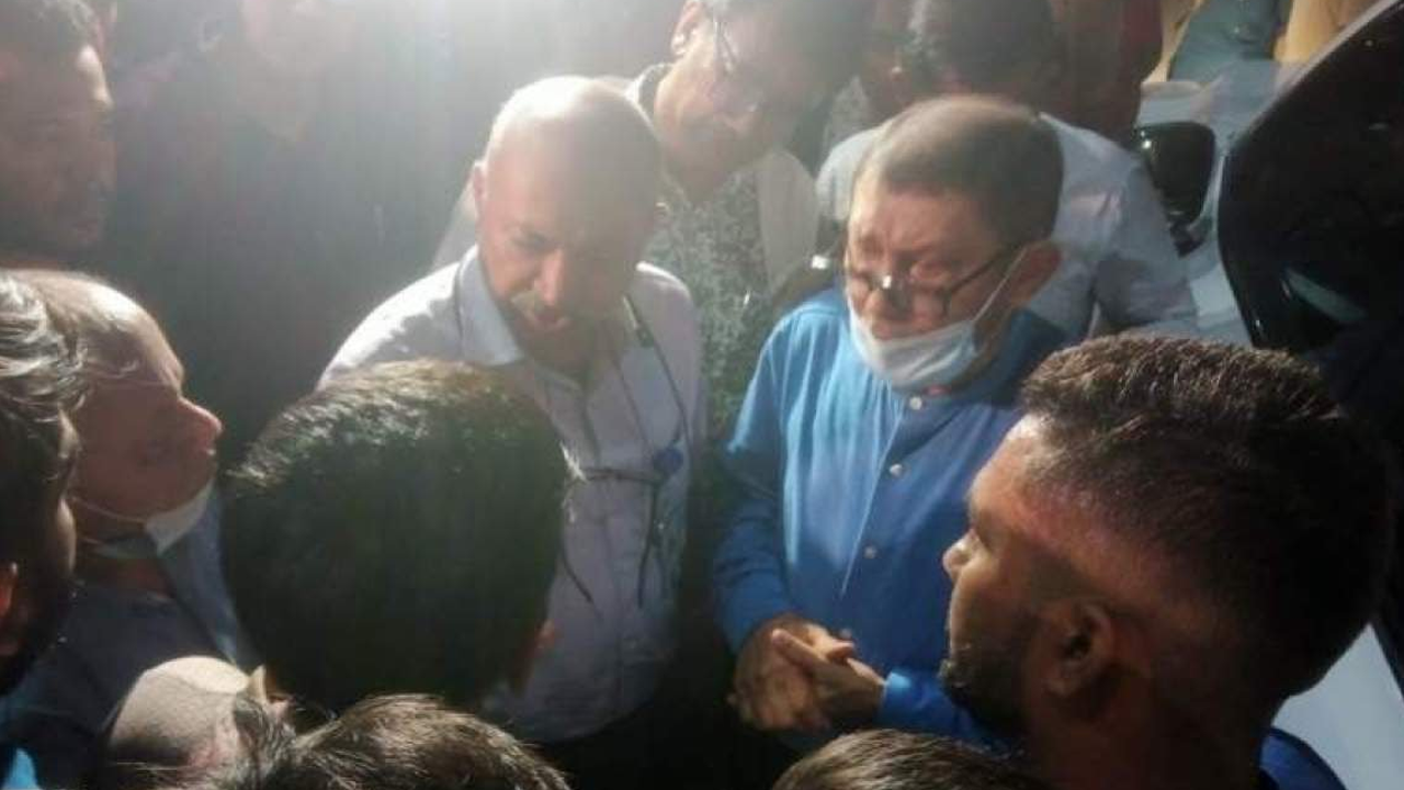 সরকারি হাসপাতালে অনিয়ম পেলে কঠোর ব্যবস্থা নেওয়ার হুঁশিয়ারি স্বাস্থ্যমন্ত্রীর