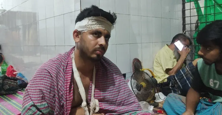 মাগুরায় সেলুনে সিরিয়াল নিয়ে সংঘর্ষ, আহত ৬