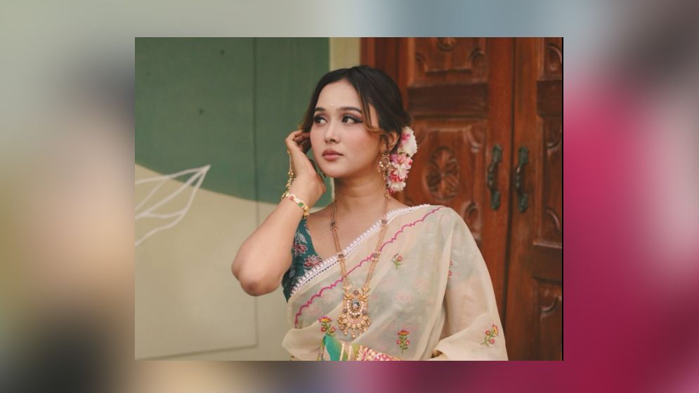 সংরক্ষিত আসনে মনোনয়ন পেলেন না অভিনেত্রী চমক