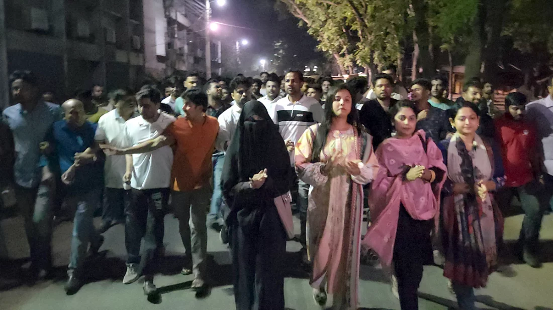 চট্টগ্রামে শিবির-ছাত্রদল সংঘর্ষের প্রতিবাদে রাবি ছাত্রদলের বিক্ষোভ