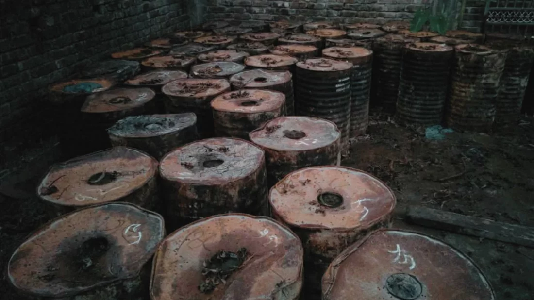 পিরোজপুরে ৭৫ ব্যারেল চোরাই বিটুমিন উদ্ধার