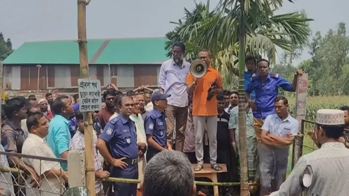 ফুয়েল পাস চেক করার সময় ইউএনও’র ওপর বিক্ষুব্ধ জনতার হামলা