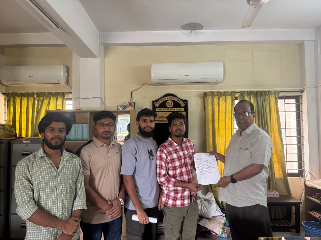 পাবিপ্রবিতে ৮ দফা দাবি নিয়ে শিক্ষার্থীদের স্মারকলিপি