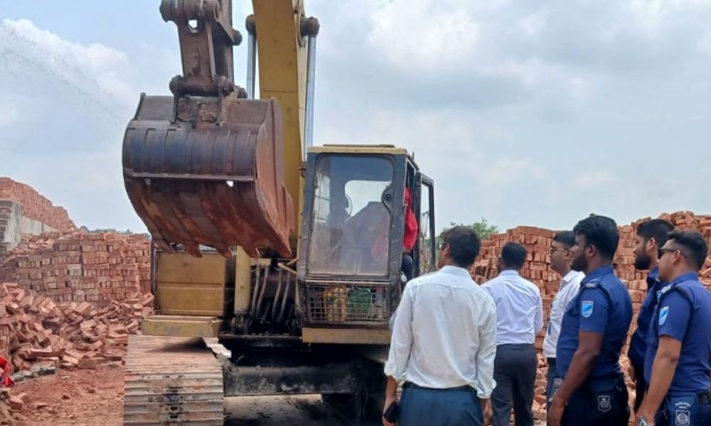 গোপালগঞ্জে ৪টি ইটভাটায় অভিযান, ১৬ লাখ টাকা জরিমানা
