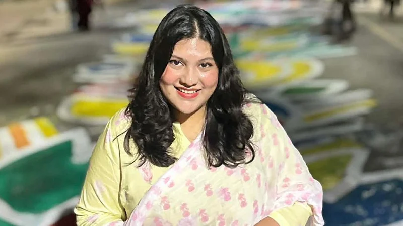 লাইফ সাপোর্টে কনটেন্ট ক্রিয়েটর ও অভিনেত্রী কারিনা