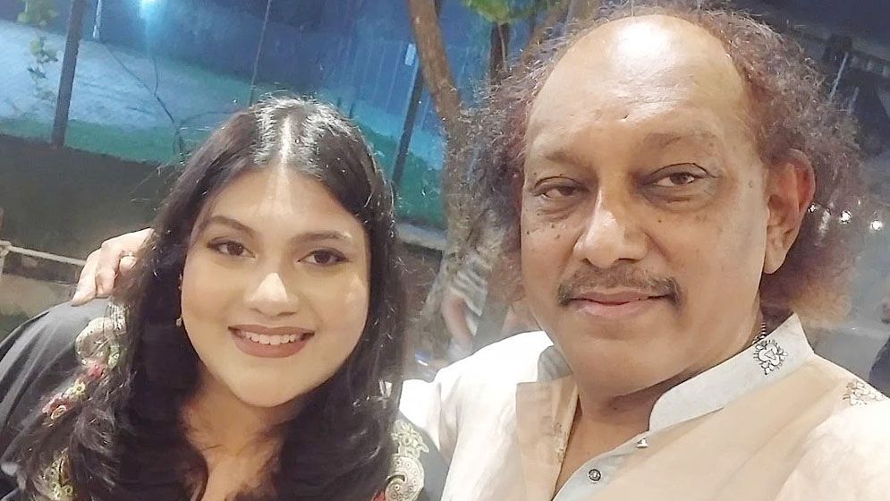 লাইফ সাপোর্টে কারিনা কায়সার, এয়ার অ্যাম্বুলেন্সে নেওয়া হচ্ছে চেন্নাই
