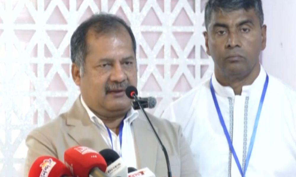 ভঙ্গুর অর্থনীতির ভার বহন করছে সরকার : তথ্যমন্ত্রী