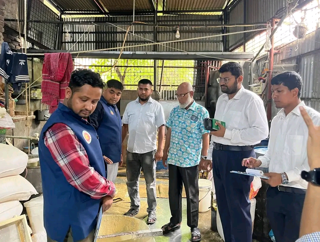 বিএসটিআই লাইসেন্স ছাড়াই চানাচুর উৎপাদন, নরসিংদীতে কারখানাকে ৬০ হাজার টাকা জরিমানা