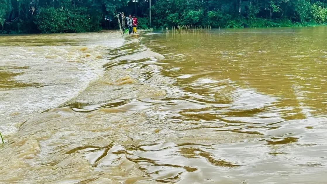 ‎টানা বৃষ্টি ও পাহাড়ি ঢলে দুইটি গ্ৰাম প্লাবিত