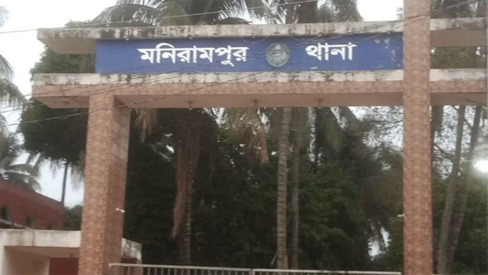 মোটরসাইকেল নিয়ন্ত্রণ হারিয়ে গাছে ধাক্কা, নিহত ২