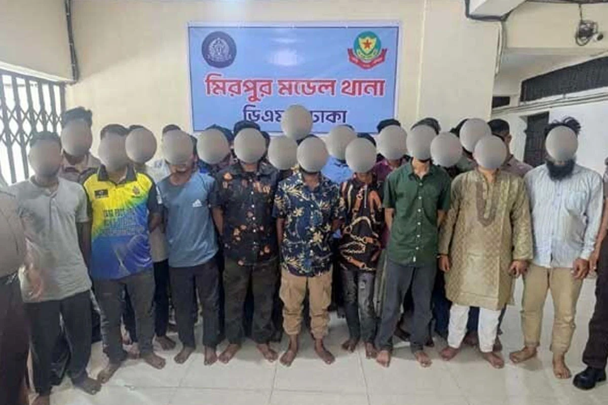 জেনেভা ক্যাম্পে মাদকবিরোধী যৌথ অভিযান, আটক ১৬
