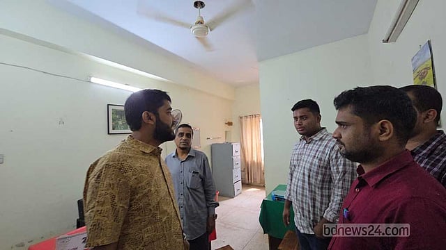 হাসনাতের হঠাৎ হাসপাতাল পরিদর্শন, অনুপস্থিত ৫ চিকিৎসককে শোক