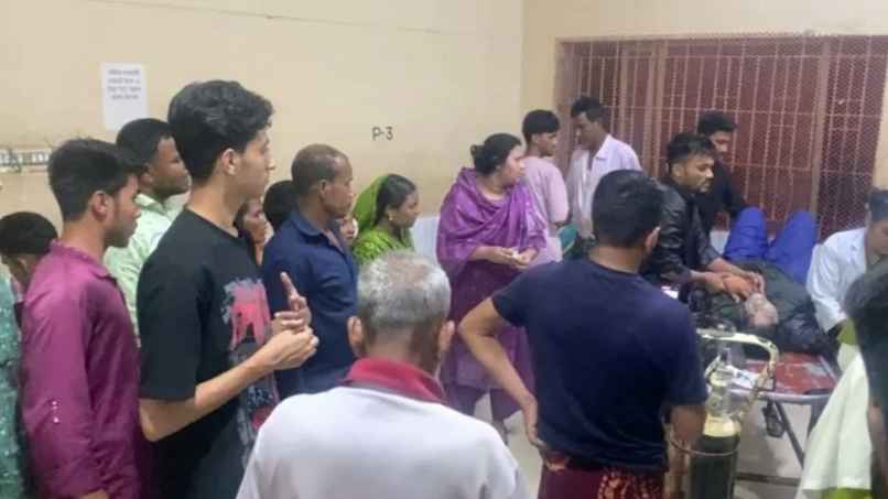 সাবেক স্বামীর এসিড নিক্ষেপে ঝলসে গেল নারীর মুখ