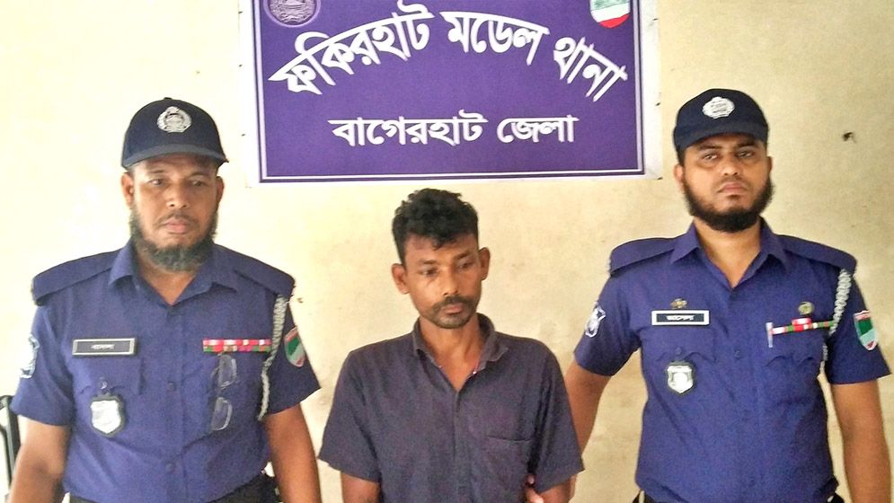 পুকুরে  গোসল করাতে নিয়ে ৪ বছরের শিশুকে ধর্ষণ, কথিত চাচা গ্রেফতার