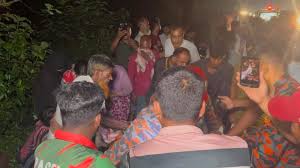 মায়ের কোল থেকে ছিটকে সড়কে, বাঁচাতে গিয়ে বাইক আরোহীসহ নিহত ২