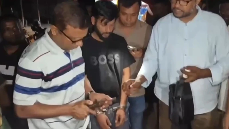 আশুলিয়ায় পাকিস্তানি রিভলবার-গুলিসহ সন্ত্রাসী আটক