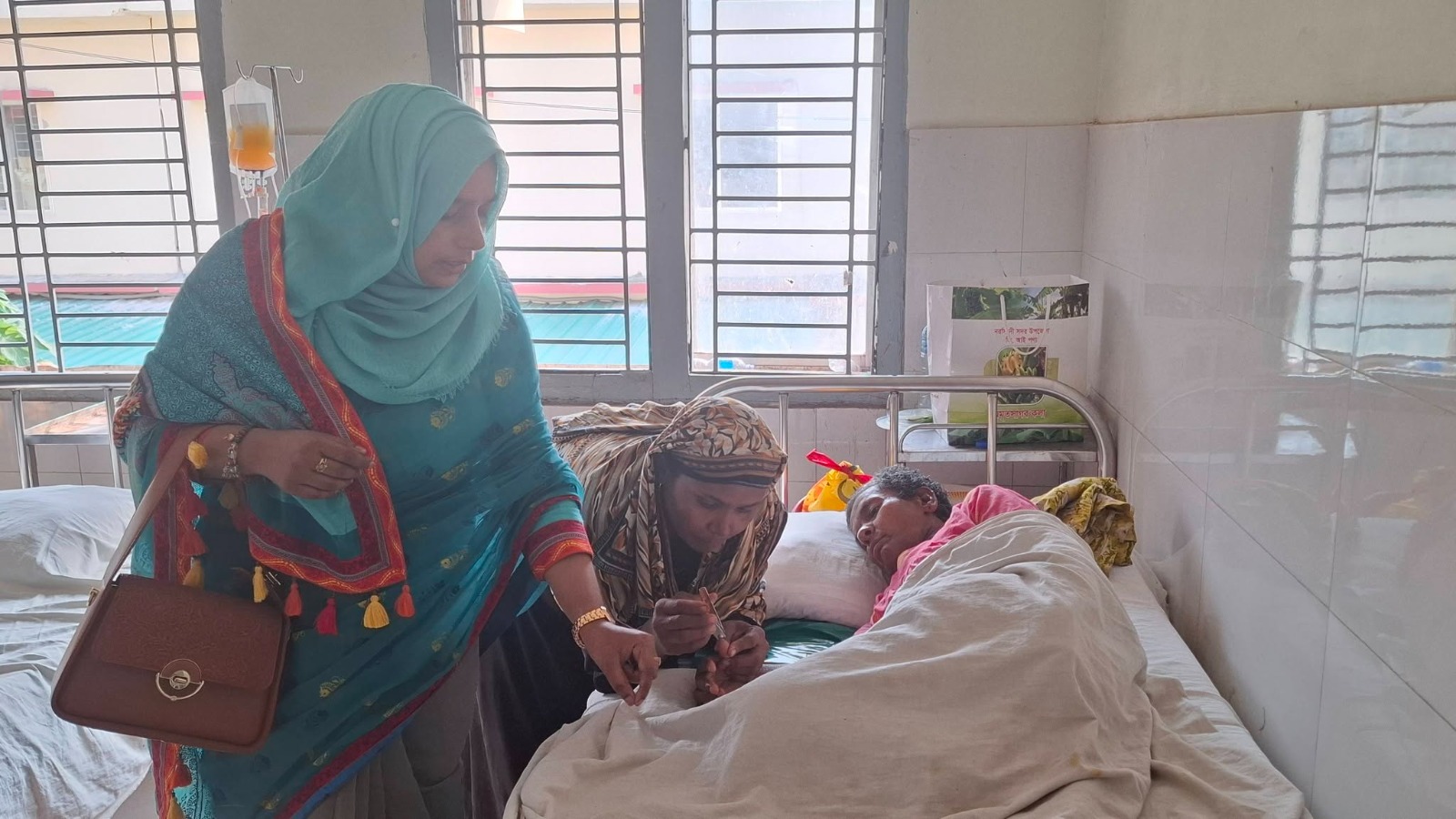 প্রশাসনিক দক্ষতার পাশাপাশি মানবিকতায় অনন্য দৃষ্টান্ত স্থাপন করেছেন নরসিংদীর ইউএনও আসমা জাহান সরকার