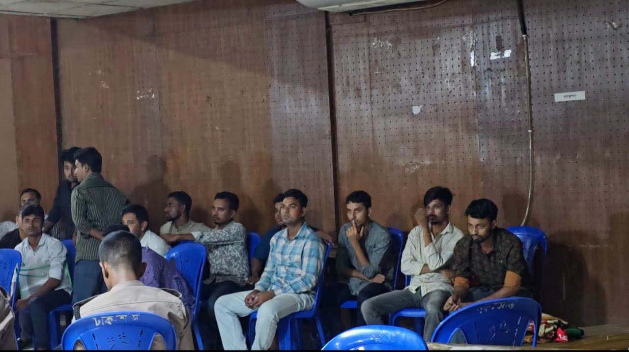 খাদ্য অধিদপ্তরের নিয়োগ পরীক্ষায় ডিজিটাল জালিয়াতি, কান থেকে গোপন ডিভাইসসহ আটক অর্ধশতাধিক