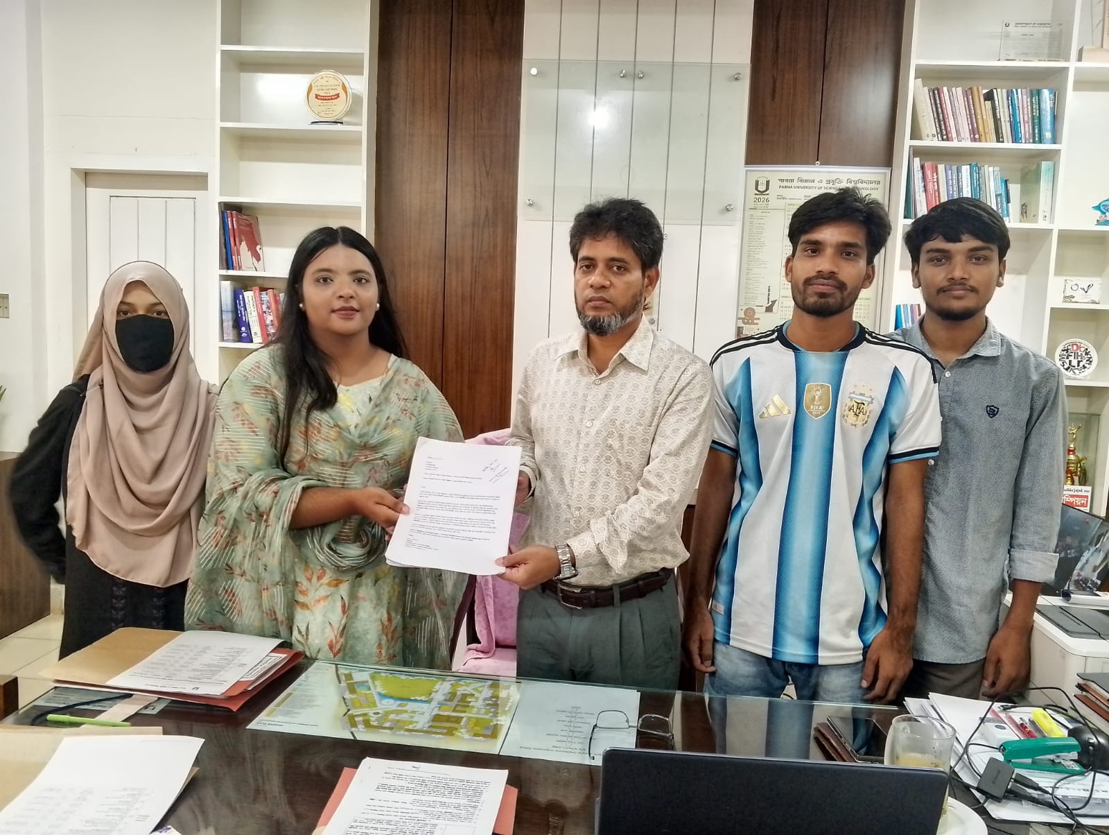 কুড়িগ্রাম এক্সপ্রেসের চাটমোহর স্টেশনে যাত্রাবিরতির জন্য পাবিপ্রবি শিক্ষার্থীদের আবেদন