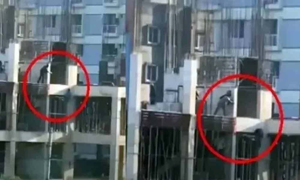 রামপুরায় কার্নিশে ঝুলে থাকা তরুণকে গুলির রায় আজ