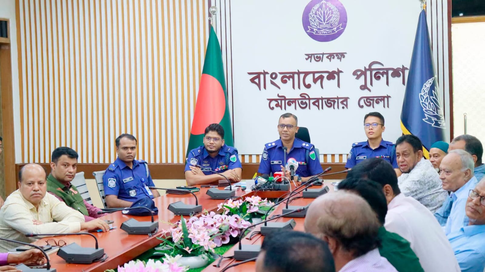 সাংবাদিকদের সঙ্গে মৌলভীবাজারের নতুন এসপির মতবিনিময়