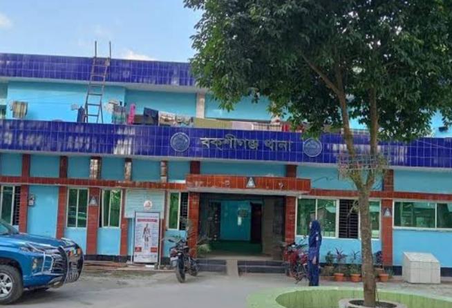 জামালপুরে কামরাঙা গাছে কৃষকের ঝুলন্ত মরদেহ উদ্ধার