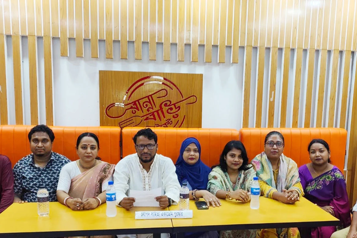চর্যাপদ সাহিত্য একাডেমি পুরস্কার পেলেন ৬ লেখক