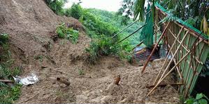 কক্সবাজার শহরে পাহাড় ধসে নিহত ১