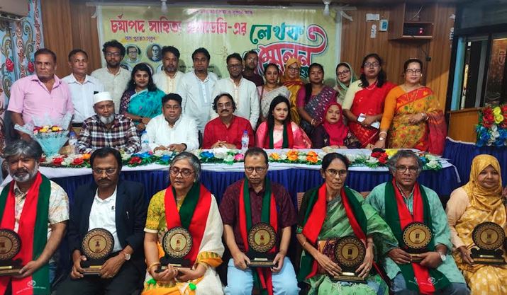 চাঁদপুরে চর্যাপদ সাহিত্য একাডেমির পুরস্কার বিতরণ