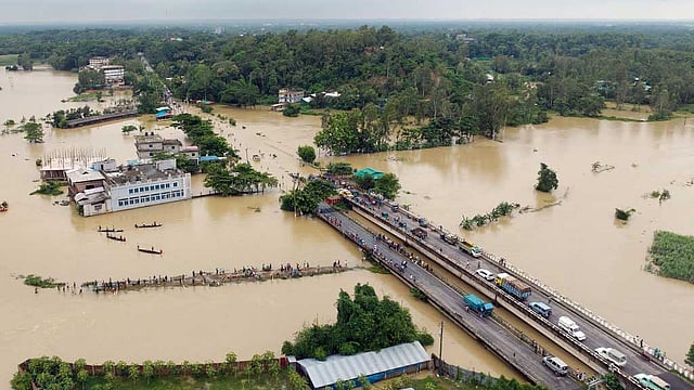 বন্যা ও পাহাড় ধস: মৃত্যু বেড়ে ৪৪, ক্ষতিগ্রস্ত ১০ লাখের বেশি