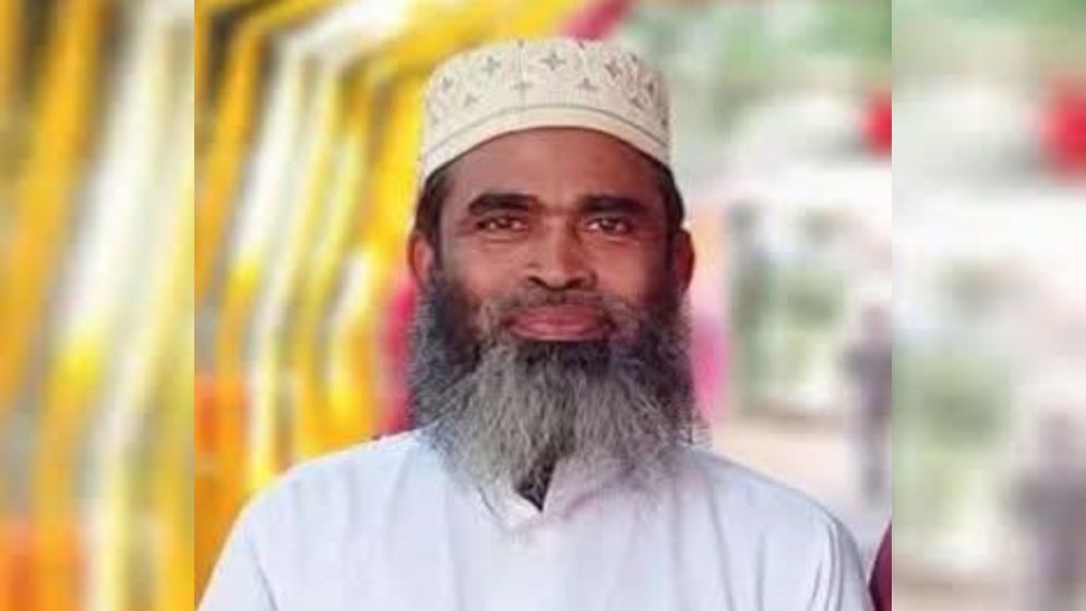 আজান দেওয়ার সময় মৃত্যুর কোলে ঢলে পড়লেন ইমাম