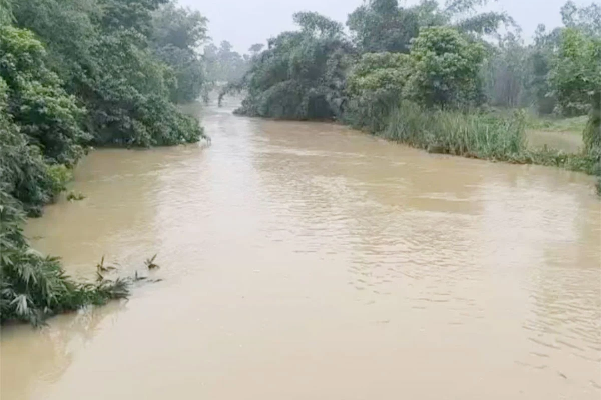 বাড়ছে মুহুরী নদীর পানি, আতঙ্কে নদী তীরের মানুষ-