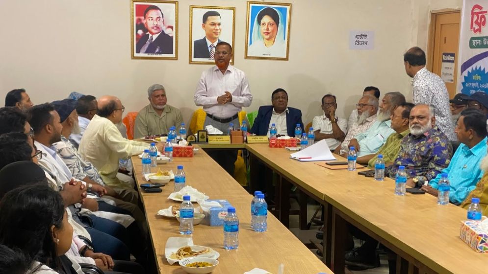 ইস্ট ওয়েস্ট মেডিকেল কলেজ ও হাসপাতালের উদ্যোগে ফ্রি মেডিকেল ক্যাম্প