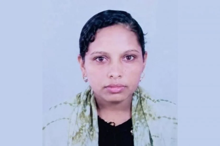 ফেরি থেকে মাঝ পদ্মায় ঝাঁপ দেওয়া নারীকে জীবিত উদ্ধার
