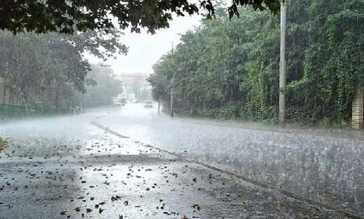 ঢাকায় দুপুরের মধ্যে বজ্রসহ বৃষ্টির আভাস
