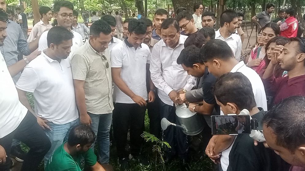 গণঅভ্যুত্থানের শহীদদের স্মরণে ঢাবিতে ছাত্রদলের বৃক্ষরোপণ