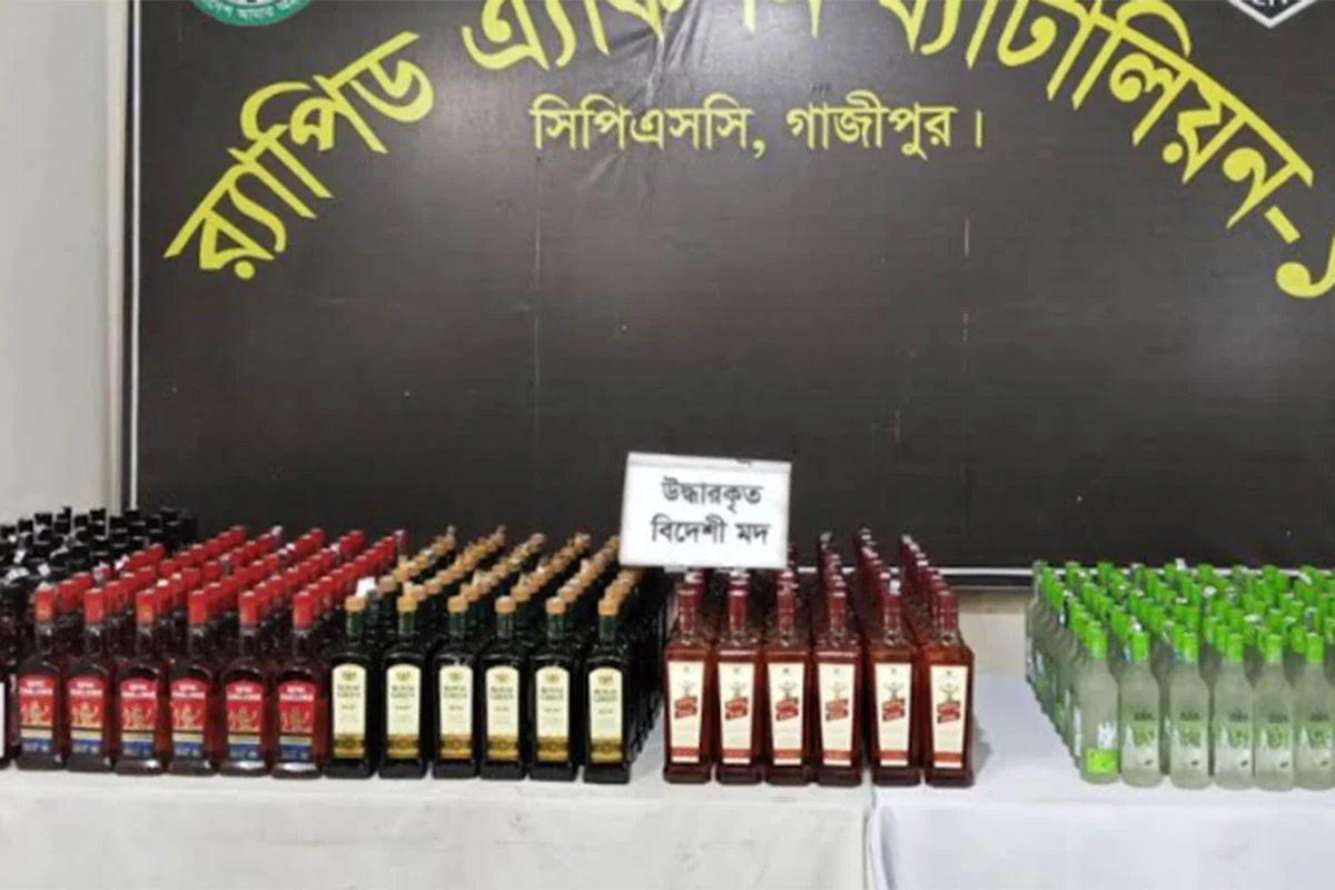 গাজীপুরে মদসহ দুই মাদক কারবারি গ্রেফতার