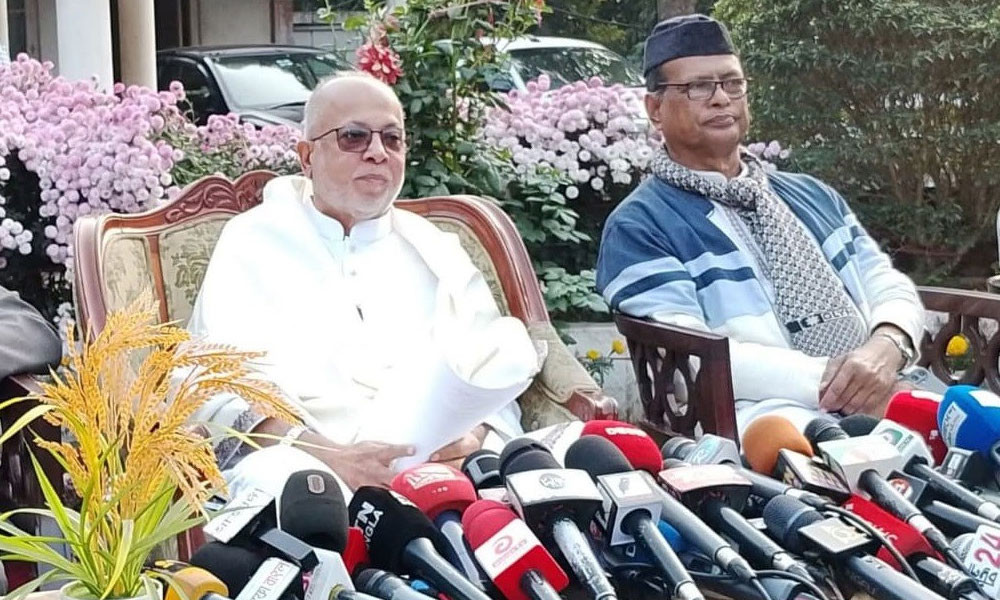 ‘দেশের ভিতর অস্ত্র উদ্ধার হচ্ছে, অন্যদিকে সীমান্ত দিয়ে আসছে