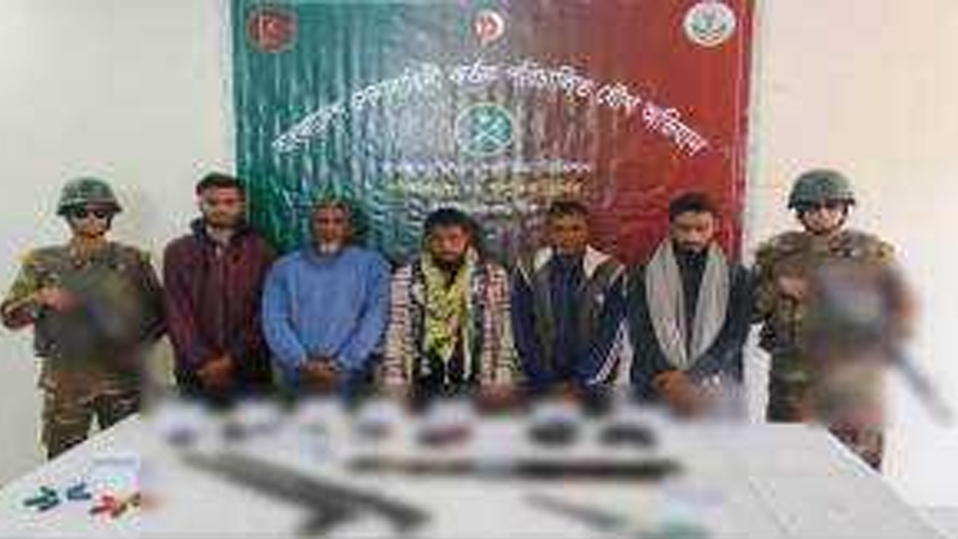 যৌথ বাহিনীর অভিযানে অস্ত্রসহ গ্রেফতার ৫