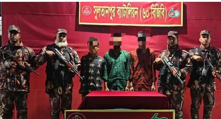 ভারতে পালিয়ে যাওয়ার সময় হত্যা মামলার ৩ আসামি আটক