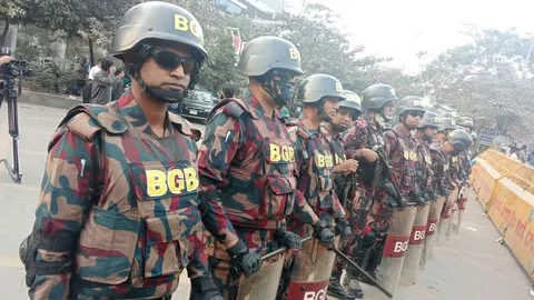 ছাত্রদলের কর্মসূচিকে ঘিরে ইসি ভবনের সামনে বিজিবি মোতায়েন