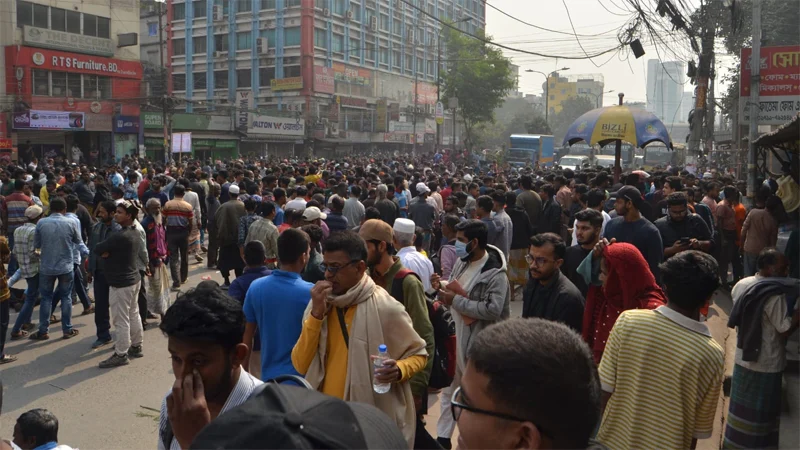 বাড্ডায় ই-রিকশা বন্ধের দাবিতে সড়ক অবরোধ